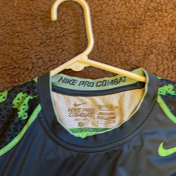 Nike Pro Combat Shirt Size Small - Picture 3 of 3